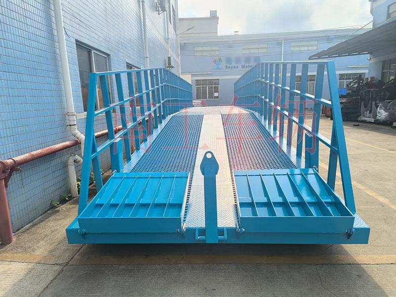 13噸重型移動式液壓登車橋